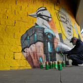 Artista urbano avanza en su obra de la ZBP de la 72 con NQS