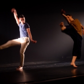 Bailarines en escenario