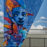 Grafiti en el corredor vial de la Calle 26, en Bogotá.
