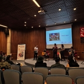 en mesa de participacion presencial