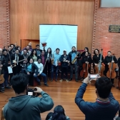 grupo de personas en un taller