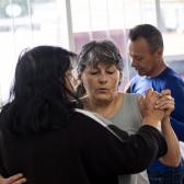 En el Crea Villas del Dorado, el tango se convierte en más que un baile; se transforma en una oportunidad para revivir sueños y construir comunidad. Fotografías por Cristian Martínez - @macapublicidad