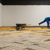 Montaje de "El Hueco", de Santiago Reyes, en la Galería Santa Fe. Foto: Juanita Gozález - Idartes.