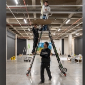 fotografía por Juanita González - montaje exposición nominada al XIII Premio Luis Caballero Anoche a la medianoche de Ricardo Muñoz Izquierdo