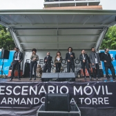 agrupación en escenario móvil