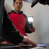 Durante la sesión de stop motion en el taller de audiovisuales del Programa Crea en el Hospital Santa Clara