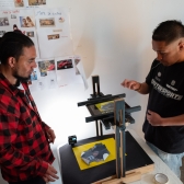 Durante la sesión de stop motion en el taller de audiovisuales del Programa Crea en el Hospital Santa Clara