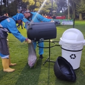 lime escogiendo la basura