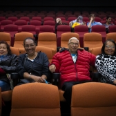 personas mayor en la cinemateca