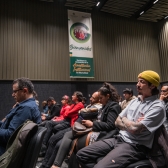 grupo de personas en evento cultural
