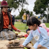 niña parque