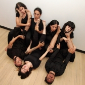 personas posando para foto