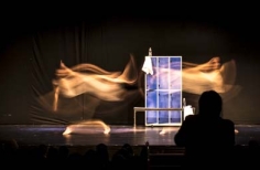 Poyo rojo de Argentina en el teatro Arlequín de Casa E