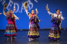 Noches de folclor colombiano en el Jorge Eliécer 