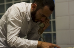 Hombre con teléfono