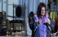 Mujer en el escenario