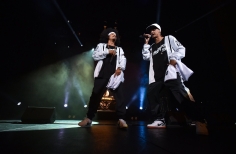 Alcolirykoz - En letras mayúsculas.