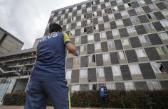 Asomate a la ventana