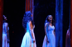 Frida Libre, Flora Martinez.