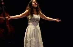 Frida Libre, Flora Martinez.