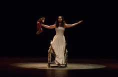 Frida Libre, Flora Martinez.