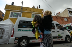 Gira En Casa de la Vecina, Aterciopelados. Pinares