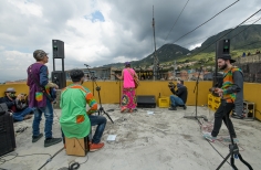 Gira En Casa de la Vecina, Aterciopelados. Pinares