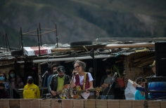 Gira En Casa de la Vecina, Aterciopelados.