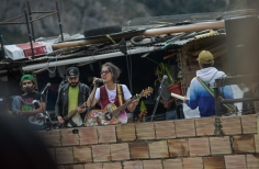 Gira En Casa de la Vecina, Aterciopelados.