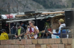Gira En Casa de la Vecina, Aterciopelados.