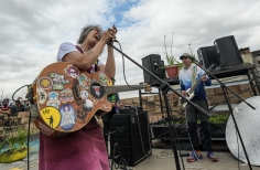 Gira En Casa de la Vecina, Aterciopelados.
