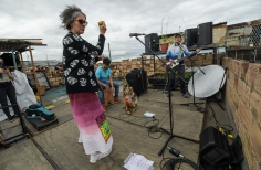 Gira En Casa de la Vecina, Aterciopelados.