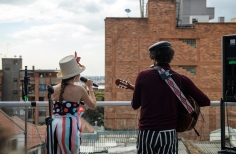 En Casa de la Vecina, Monsieur Periné.