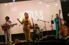 Zazous presenta 13 lunas en el estudio Gaitán.