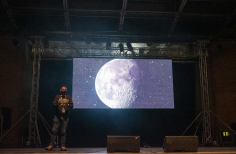 Lunada en La Media Torta con el show Yo no me llamo Freddie Mercury de Camilo Colmenares y la Misión Quynza del Planetario de Bogotá