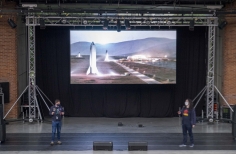 Lunada en La Media Torta con el show Yo no me llamo Freddie Mercury de Camilo Colmenares y la Misión Quynza del Planetario de Bogotá
