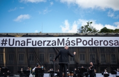 Una fuerza más poderosa, Filarmónica de Bogota.