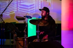 Jumaos: Vibraciones acústicas en la Sala Gaitán.
