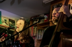 Pequeños Conciertos en Librerías: Zazous