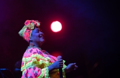 Así vivimos una noche de Cantaoras. Verbena y Picó