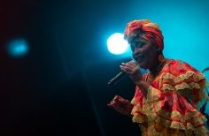 Así vivimos una noche de Cantaoras. Verbena y Picó