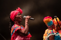 Así vivimos una noche de Cantaoras. Verbena y Picó