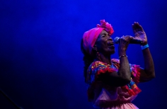 Así vivimos una noche de Cantaoras. Verbena y Picó