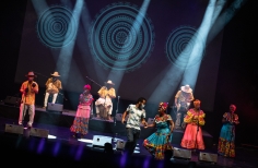 Así vivimos una noche de Cantaoras. Verbena y Picó