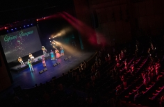 Así vivimos una noche de Cantaoras. Verbena y Picó