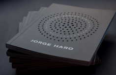 Libros apilados de Jorge Haro. 