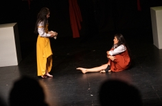 El teatro y el cierco se encuentran.