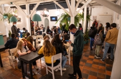 El teatro y el cierco se encuentran.