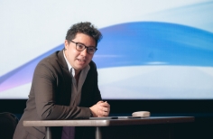 El teatro y el cierco se encuentran.