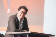 El teatro y el cierco se encuentran.